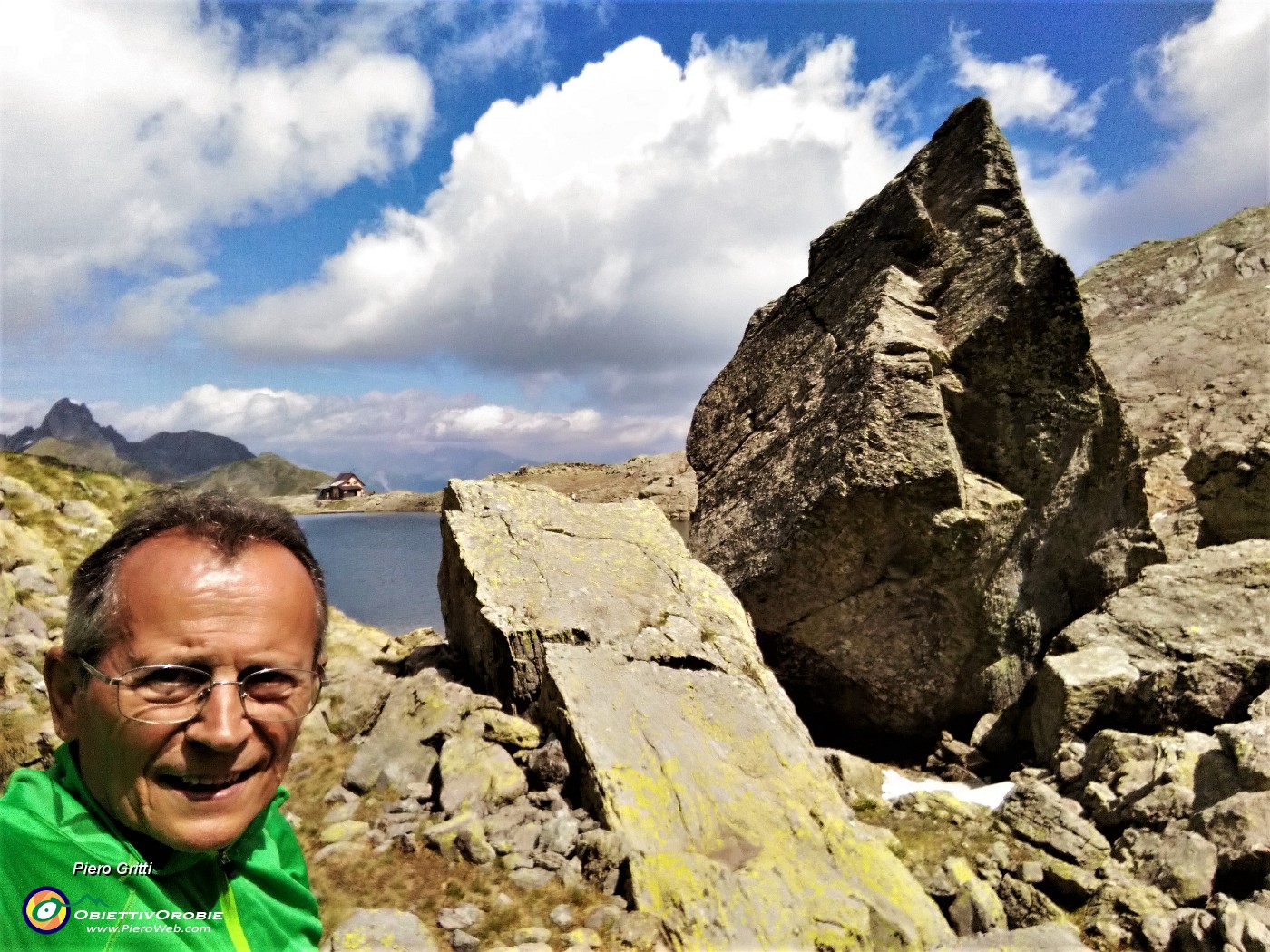 05 Al Lago Piazzotti scendendo tra roccioni al Benigni.jpg